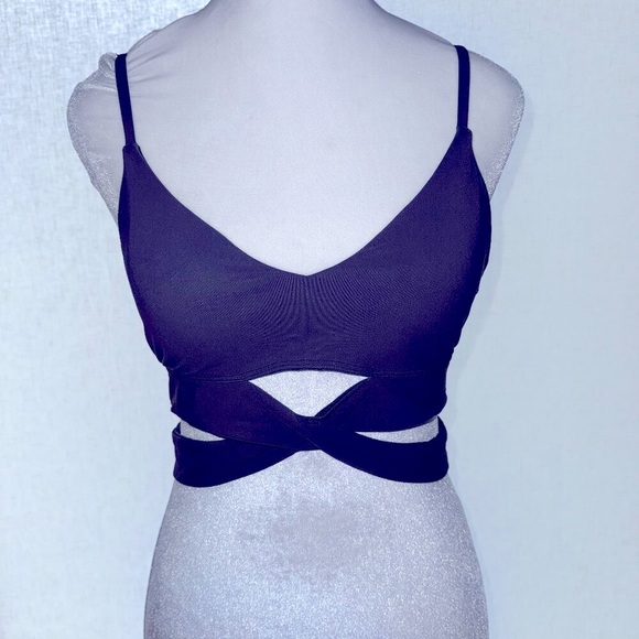 Lululemon size 8 sports bras - Picture 3 of 5